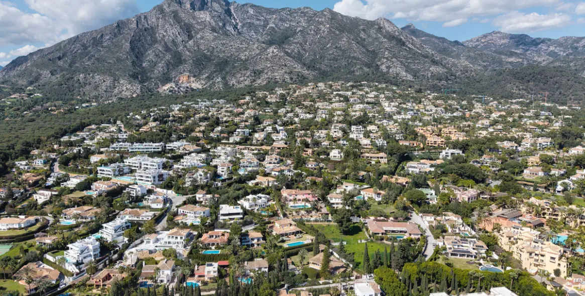 Long-term rent of detached villa in The Golden Mile 27