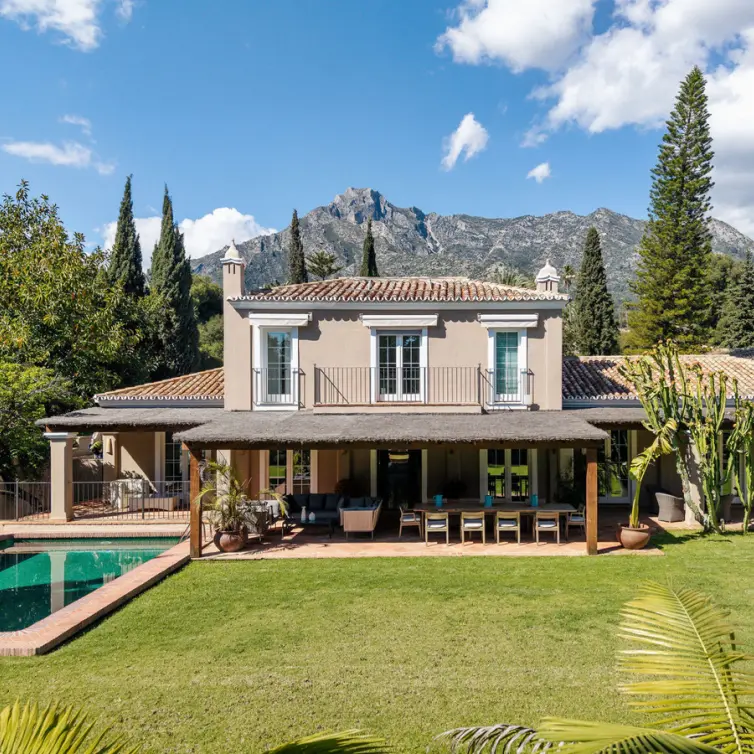 Long-term rent of detached villa in The Golden Mile