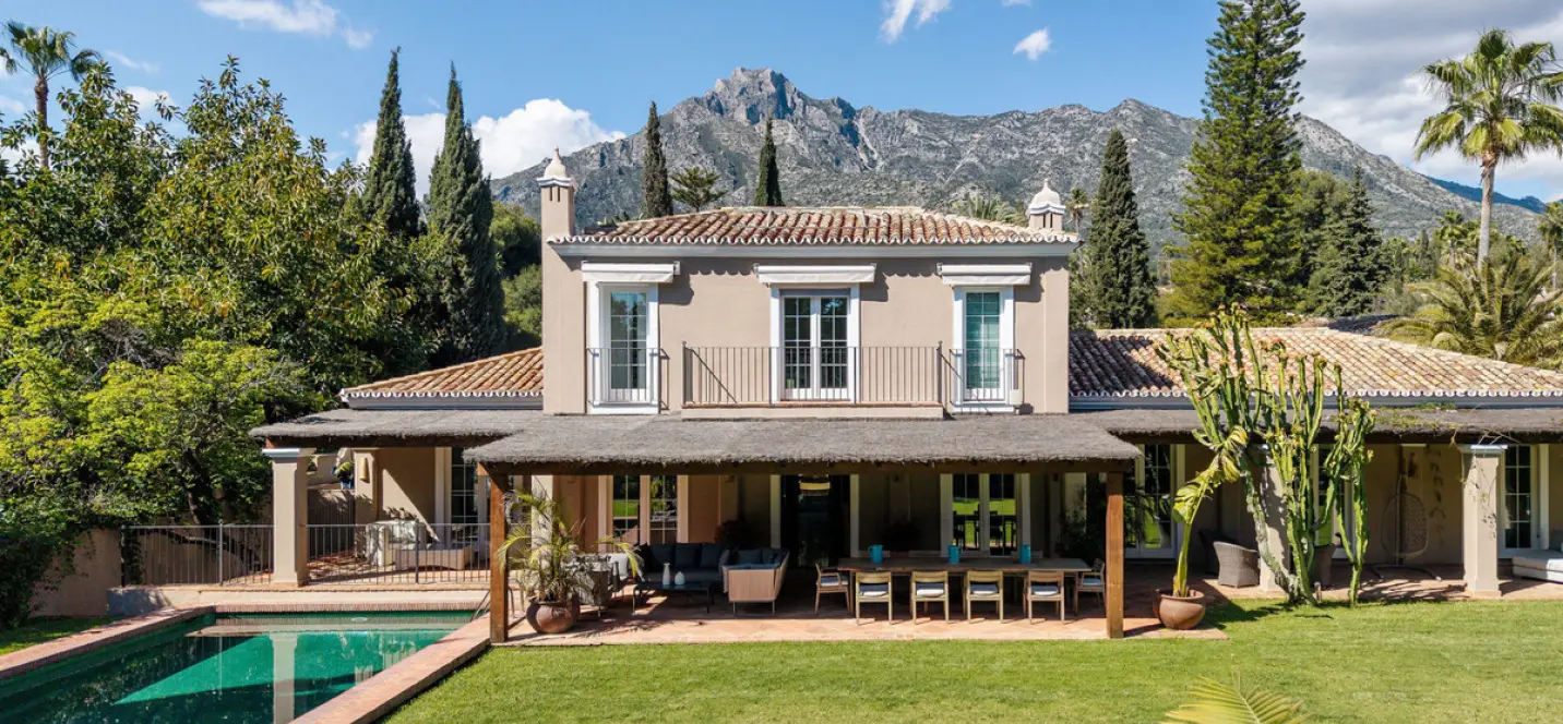 Long-term rent of detached villa in The Golden Mile 0