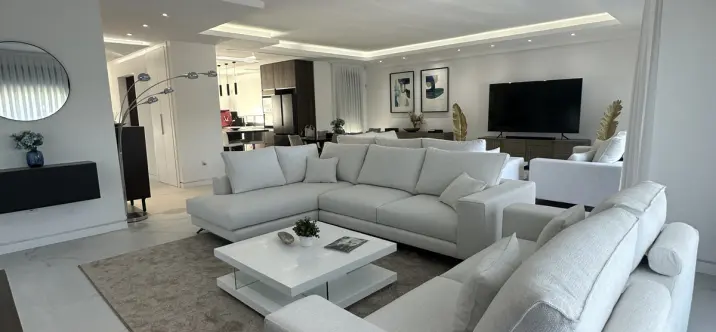 Long-term rent of detached villa in The Golden Mile 1