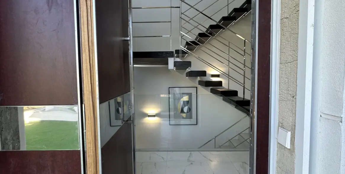 Long-term rent of detached villa in The Golden Mile 7