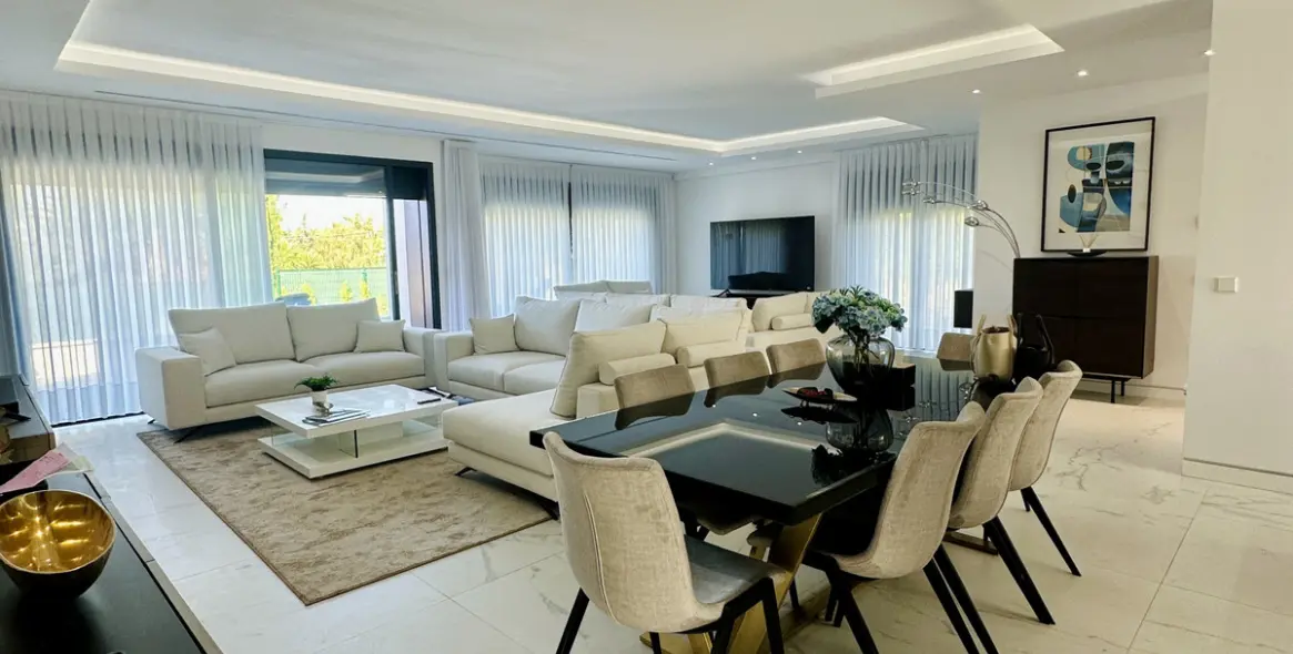 Long-term rent of detached villa in The Golden Mile 8