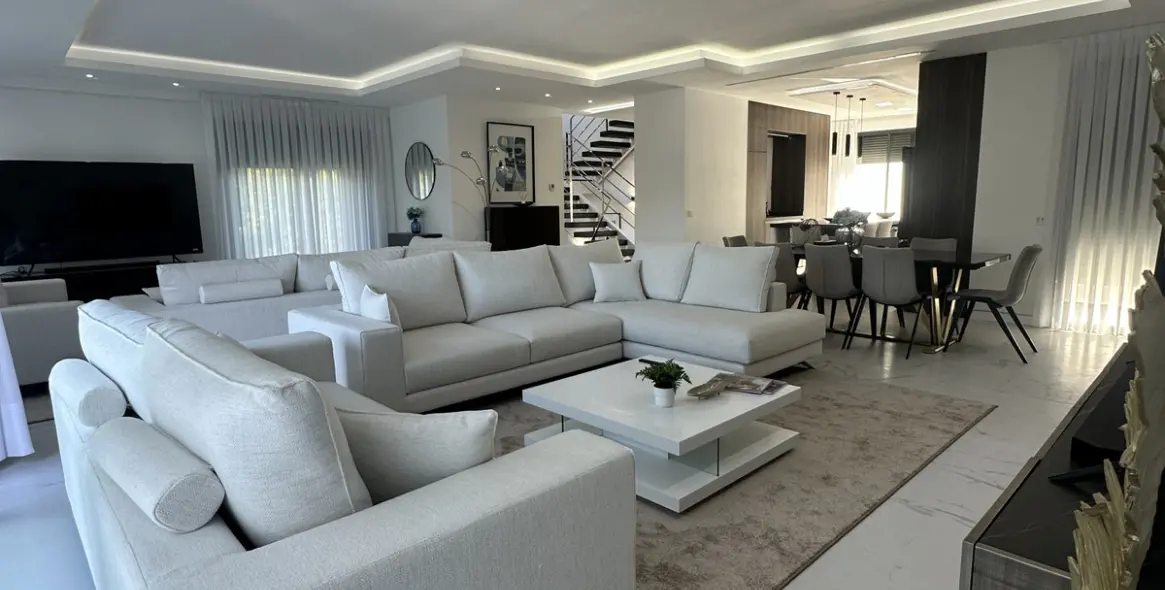 Long-term rent of detached villa in The Golden Mile 10