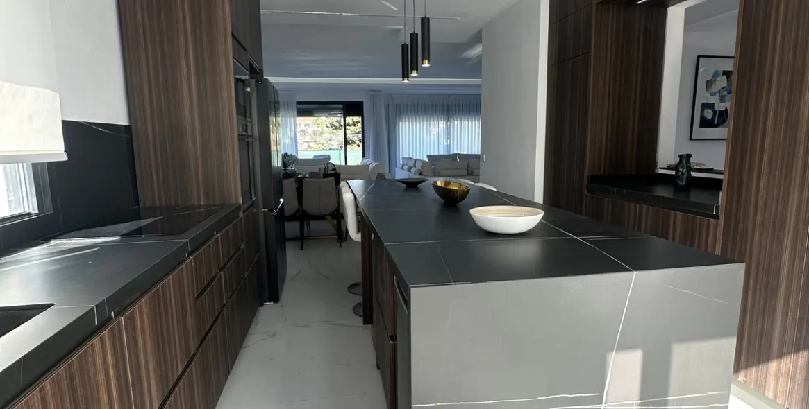 Long-term rent of detached villa in The Golden Mile 11