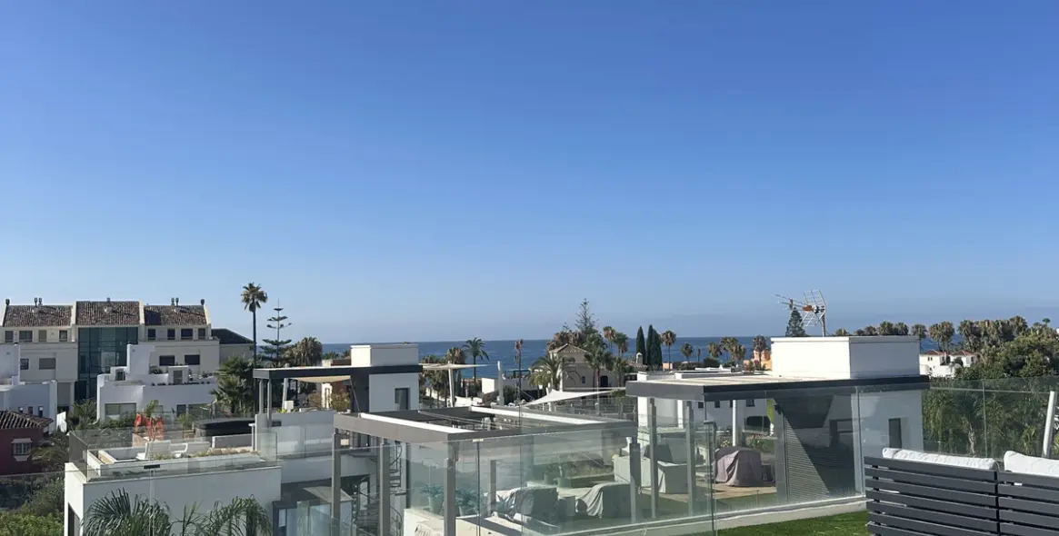 Long-term rent of detached villa in The Golden Mile 14