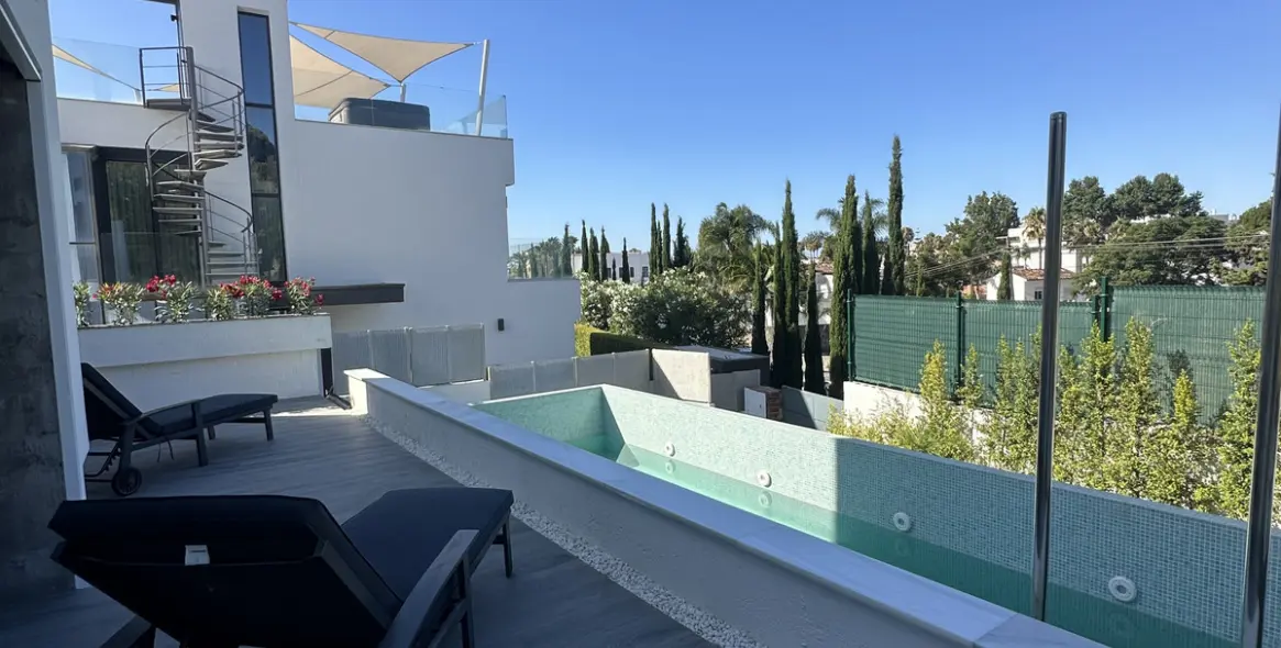 Long-term rent of detached villa in The Golden Mile 15