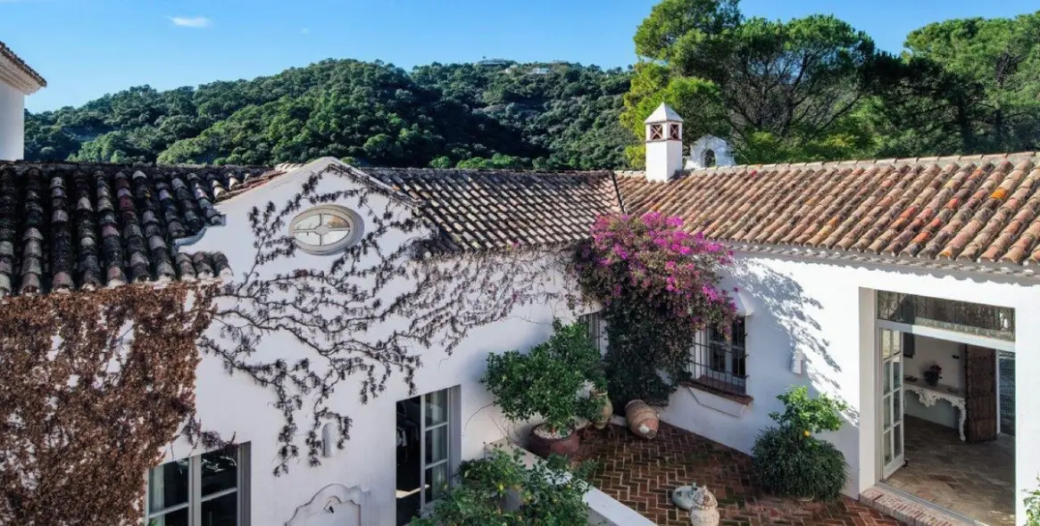 Long-term rent of detached villa in El Madroñal 11