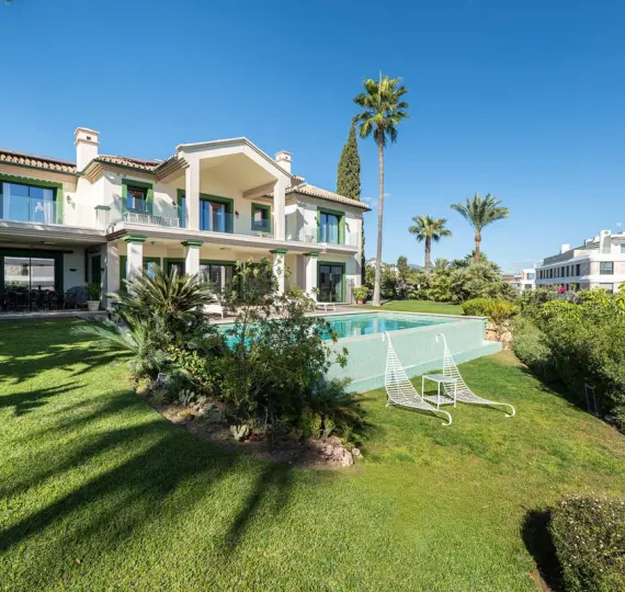 Long-term rent of detached villa in Estepona