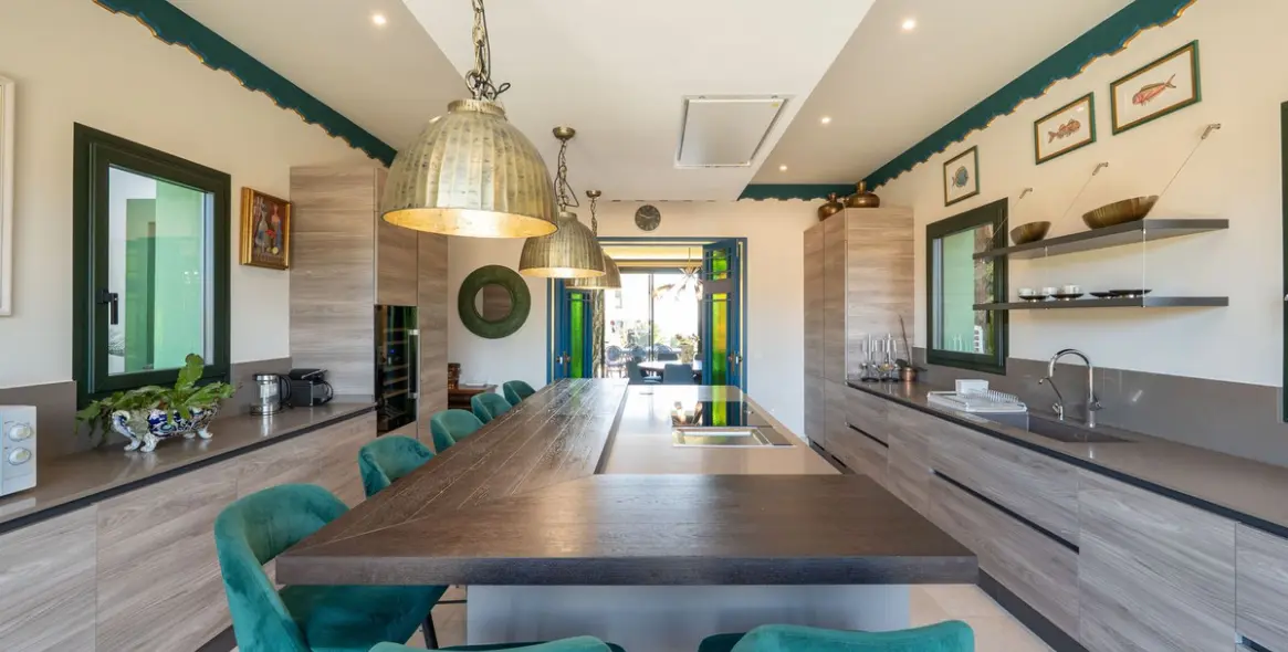 Long-term rent of detached villa in Estepona 11