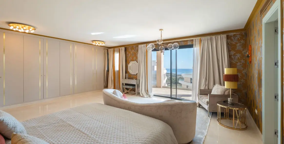 Long-term rent of detached villa in Estepona 16