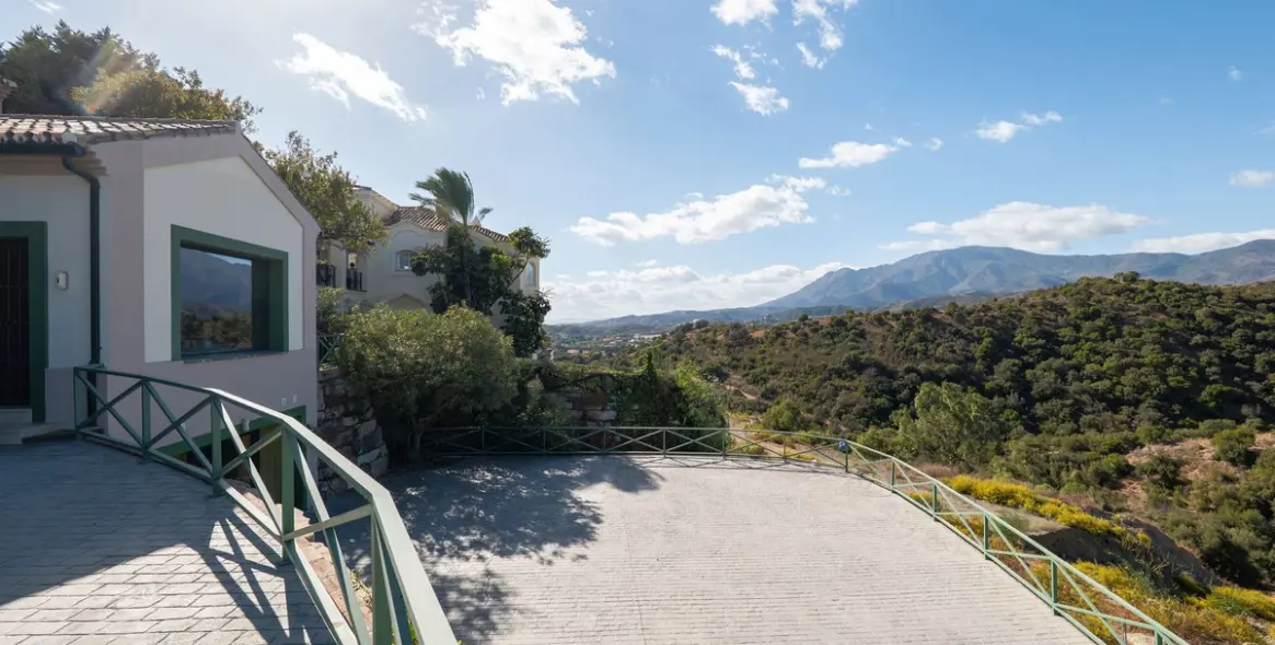 Long-term rent of detached villa in Selwo 62