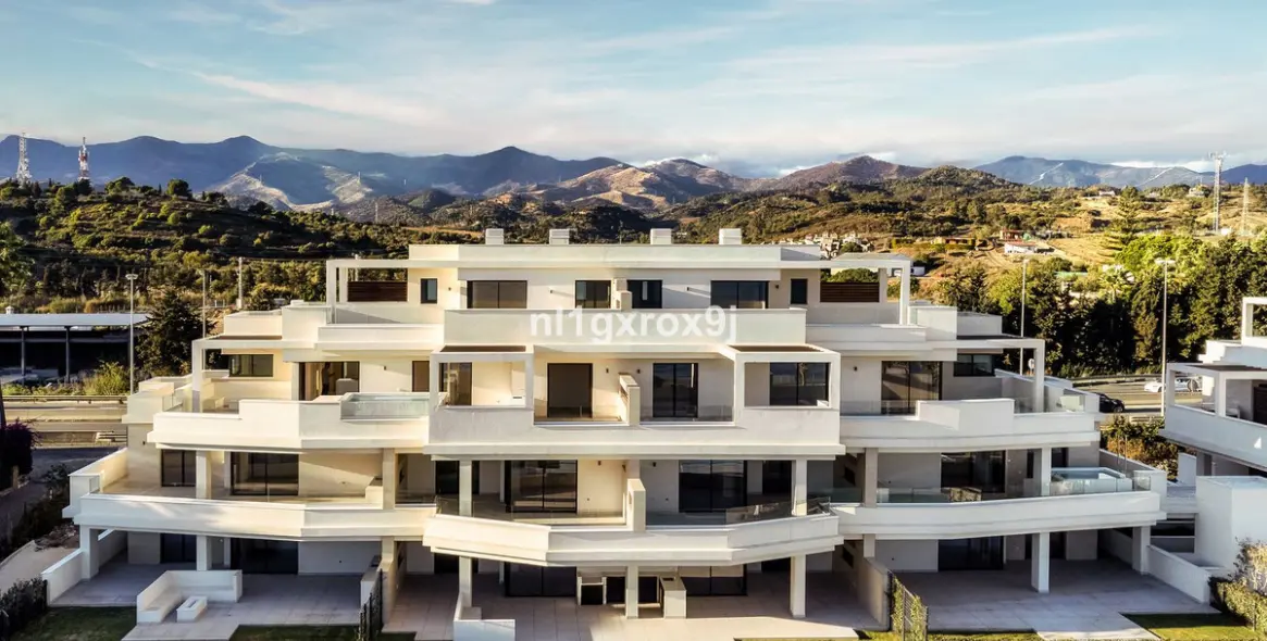 Long-term rent of penthouse duplex in Estepona 2