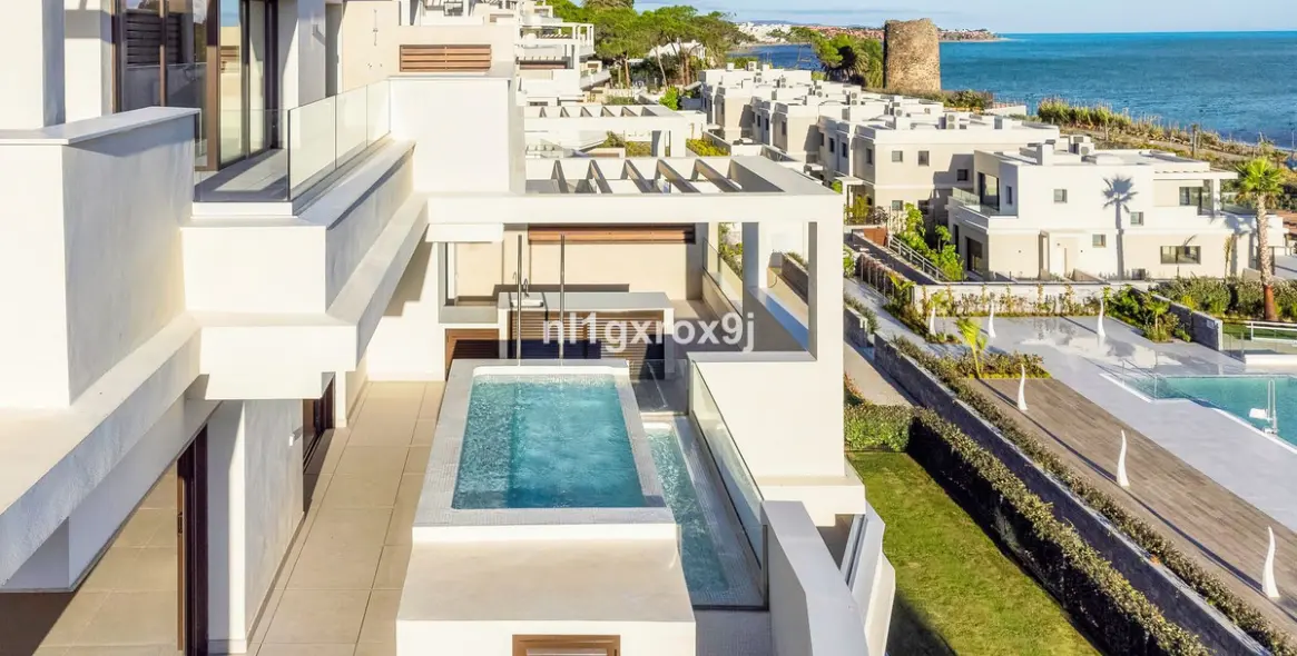 Long-term rent of penthouse duplex in Estepona 4