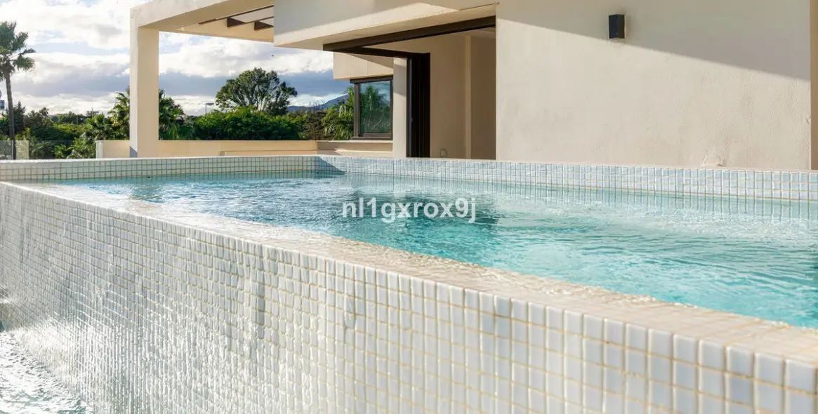 Long-term rent of penthouse duplex in Estepona 5