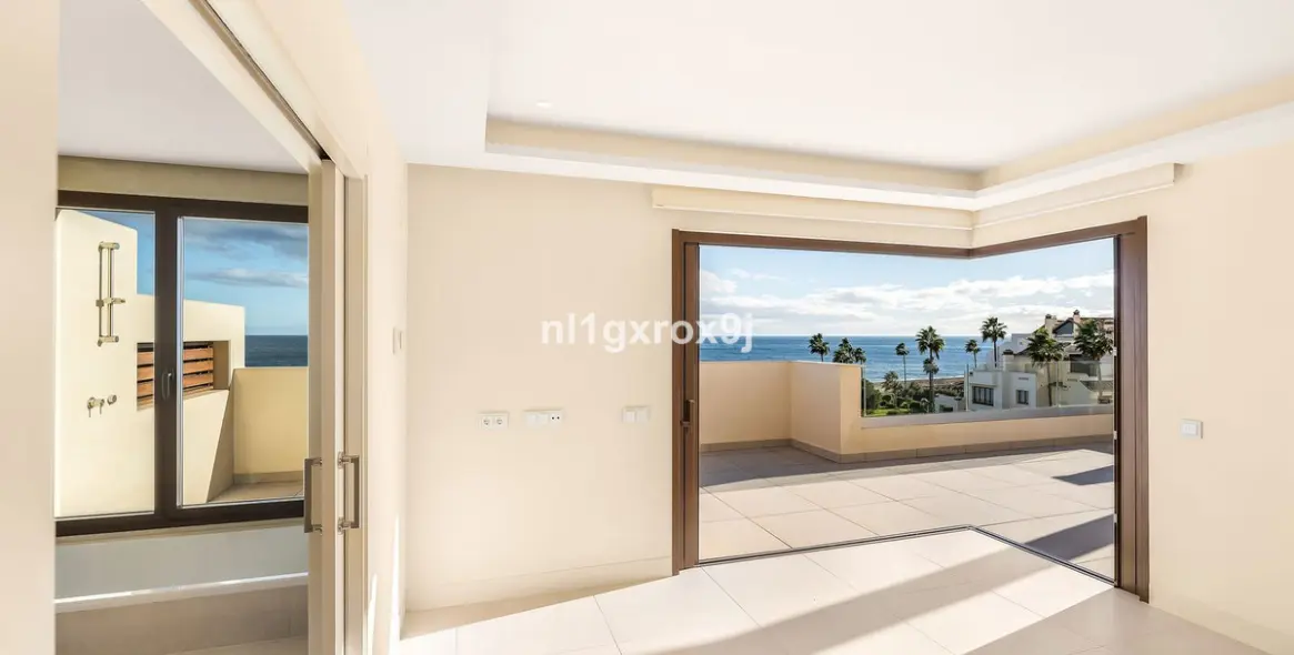 Long-term rent of penthouse duplex in Estepona 10