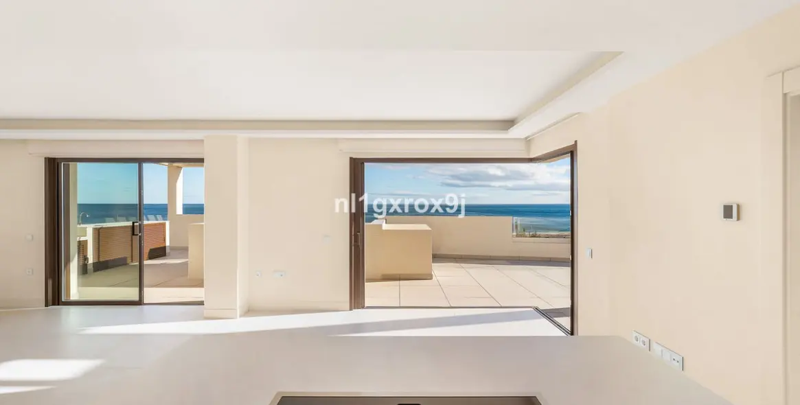 Long-term rent of penthouse duplex in Estepona 11