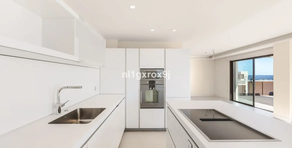 Long-term rent of penthouse duplex in Estepona 12