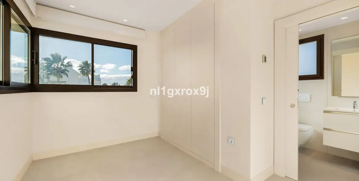 Long-term rent of penthouse duplex in Estepona 13