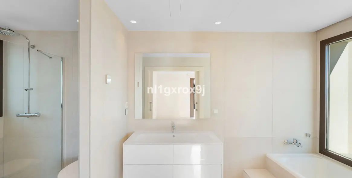 Long-term rent of penthouse duplex in Estepona 17