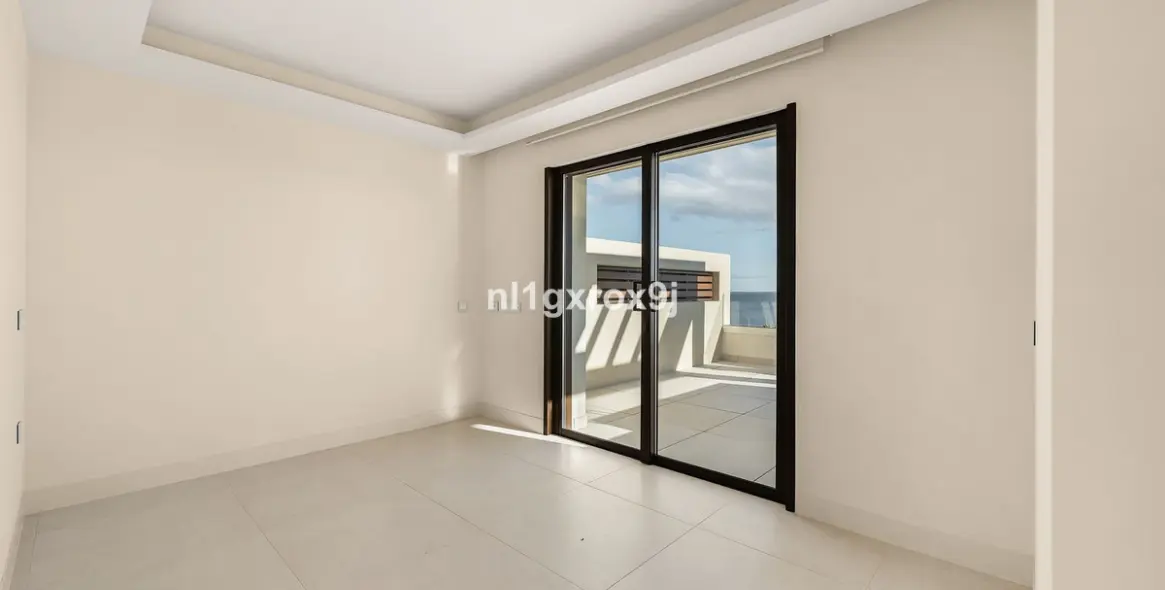 Long-term rent of penthouse duplex in Estepona 20