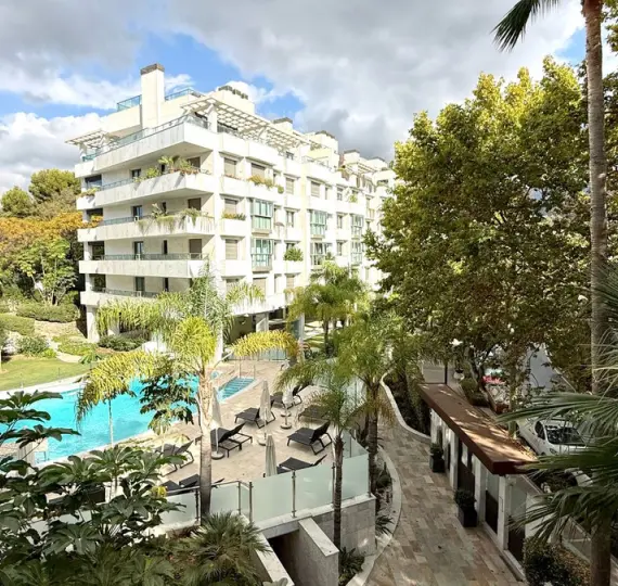 Middle floor apartment R5196940