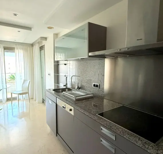 Middle floor apartment R5196940