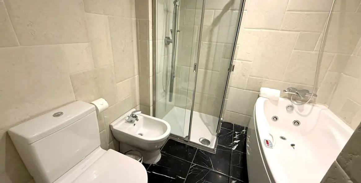 Long-term rent of middle floor apartment in Marbella (district The Golden Mile) 9