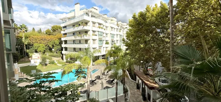 Long-term rent of middle floor apartment in The Golden Mile 0