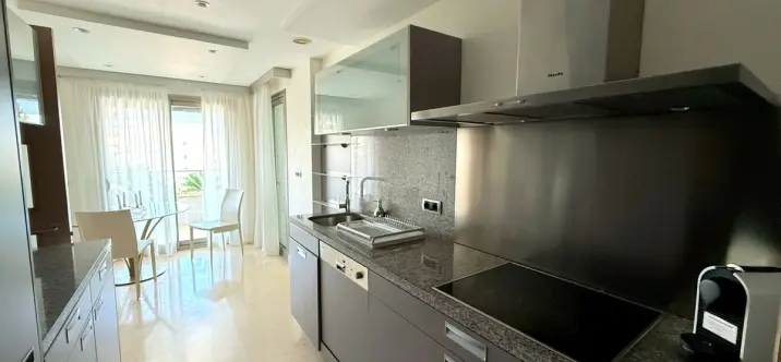 Long-term rent of middle floor apartment in The Golden Mile 3
