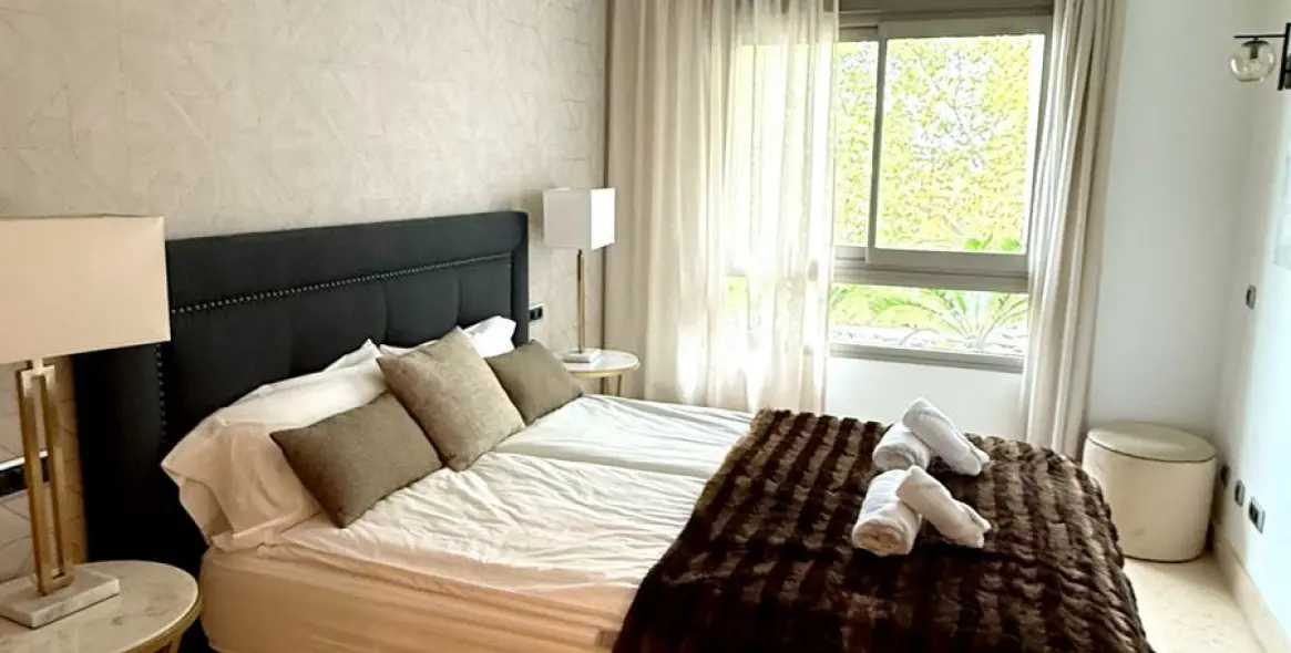 Alquiler a largo plazo de apartamento en planta media en The Golden Mile 12