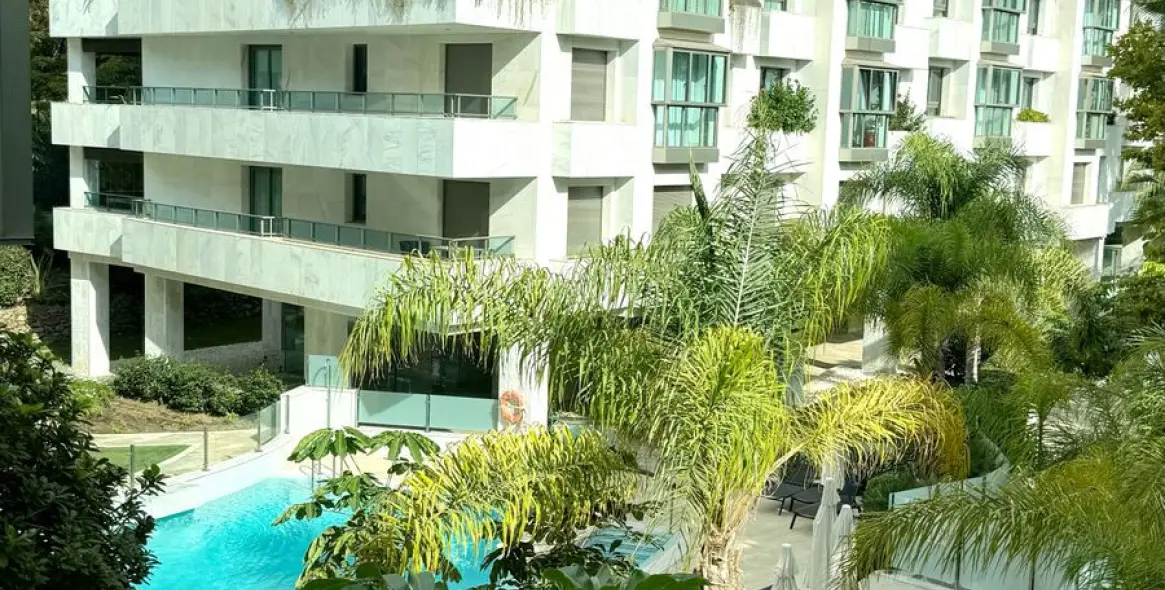 Alquiler a largo plazo de apartamento en planta media en The Golden Mile 13