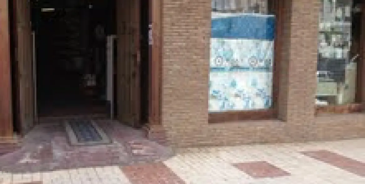 Long-term rent of shop in Estepona 1