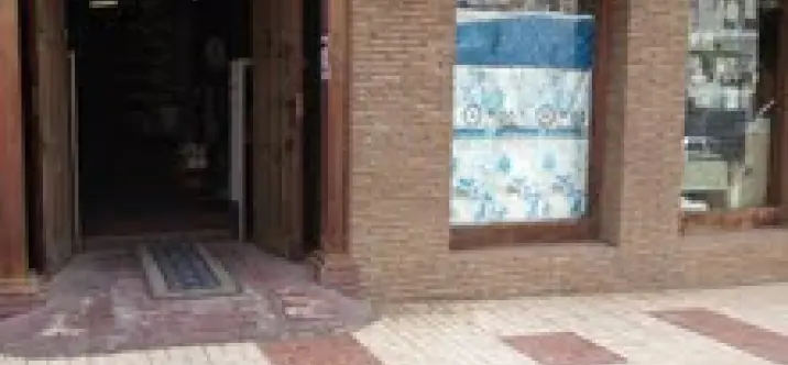 Long-term rent of shop in Estepona 0