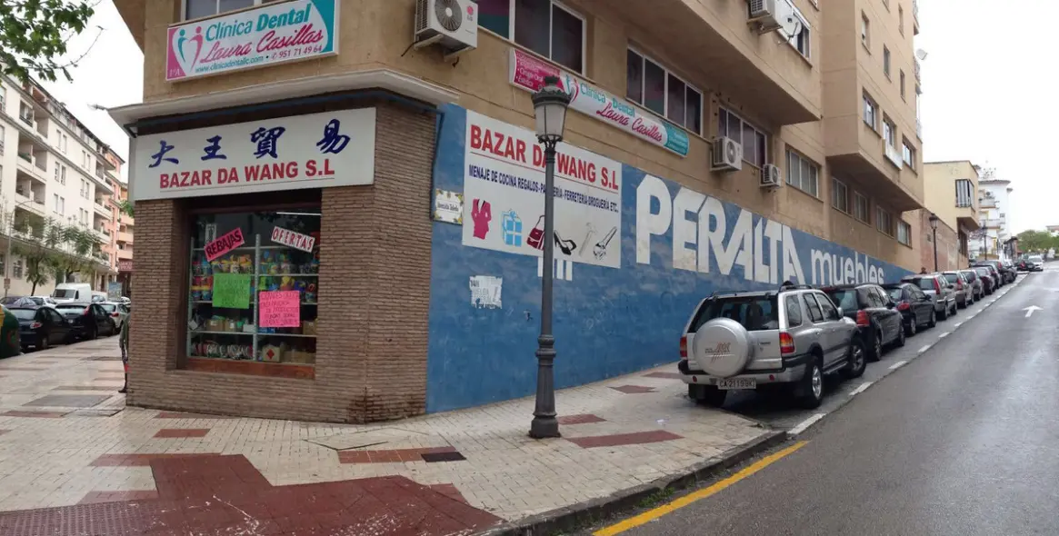 Long-term rent of shop in Estepona 2