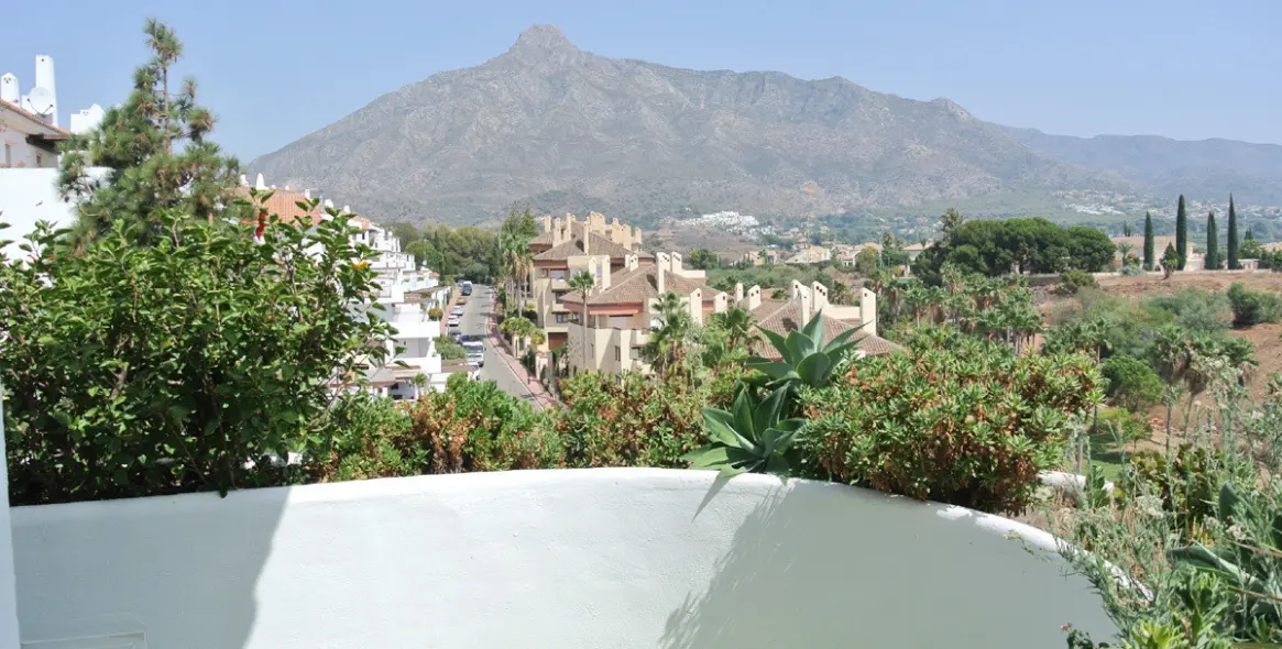 Long-term rent of penthouse in Marbella (district The Golden Mile) 2