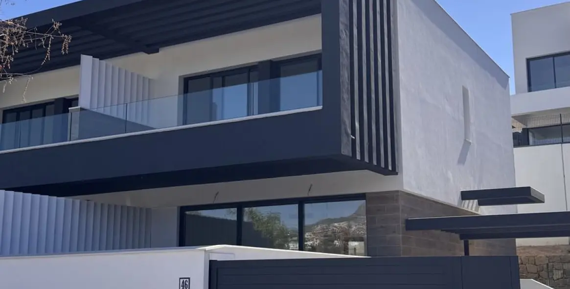 Long-term rent of semi-detached house in Atalaya 3