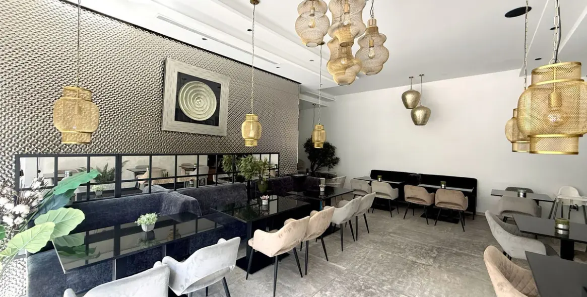 Long-term rent of commercial premises in Puerto Banús 1