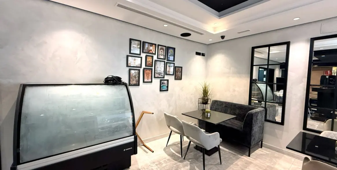 Long-term rent of commercial premises in Puerto Banús 3