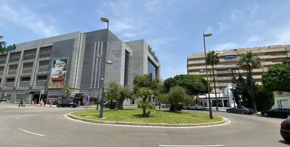 Long-term rent of commercial premises in Puerto Banús 6