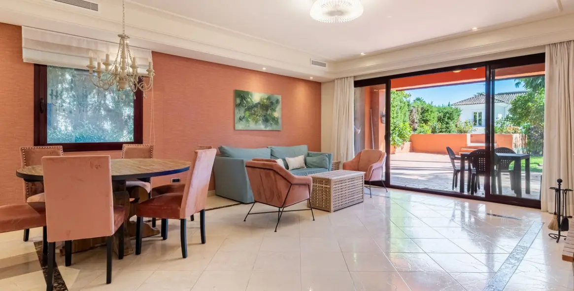 Long-term rent of semi-detached house in The Golden Mile 2