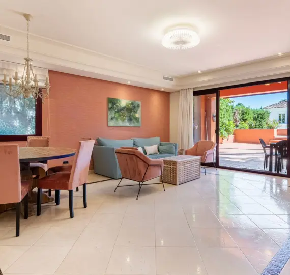 Long-term rent of semi-detached house in The Golden Mile