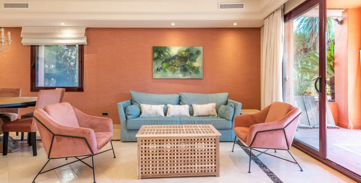 Long-term rent of semi-detached house in The Golden Mile 3