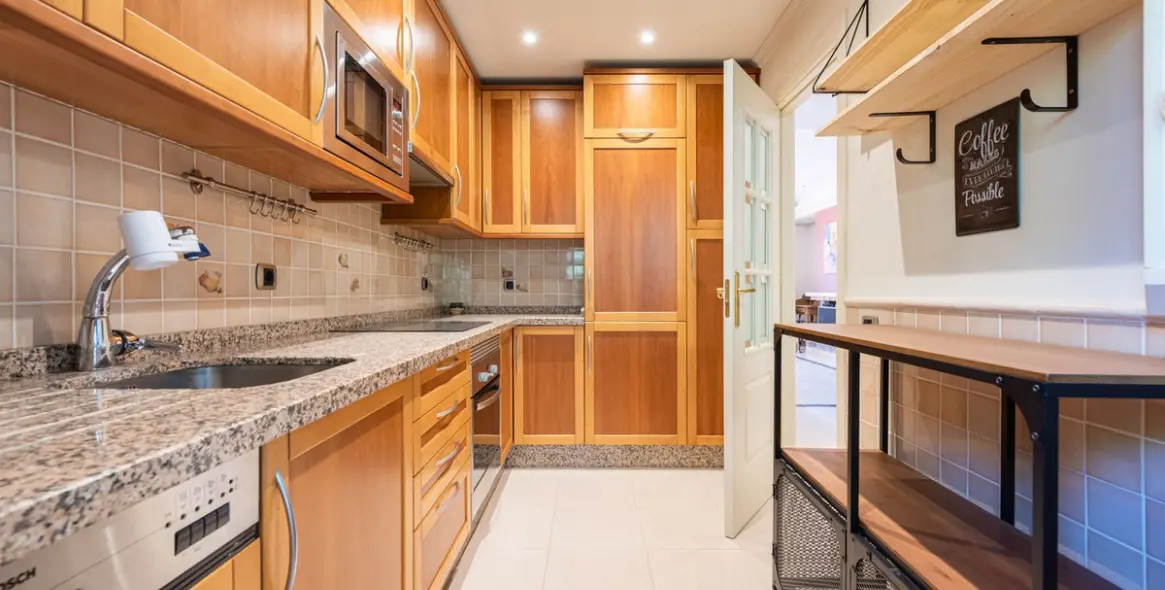 Long-term rent of semi-detached house in The Golden Mile 5