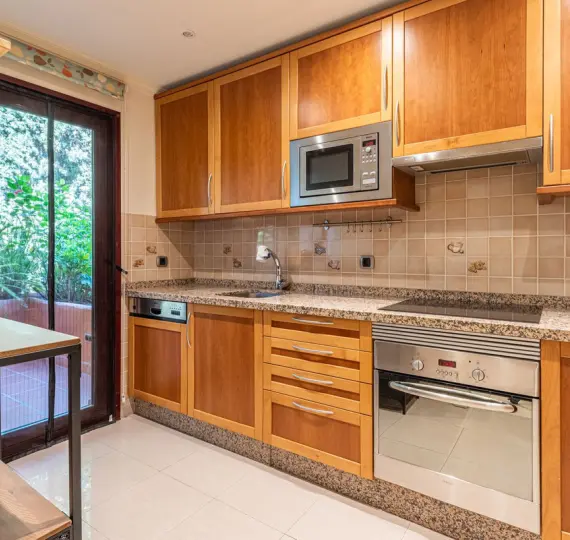 Long-term rent of semi-detached house in The Golden Mile