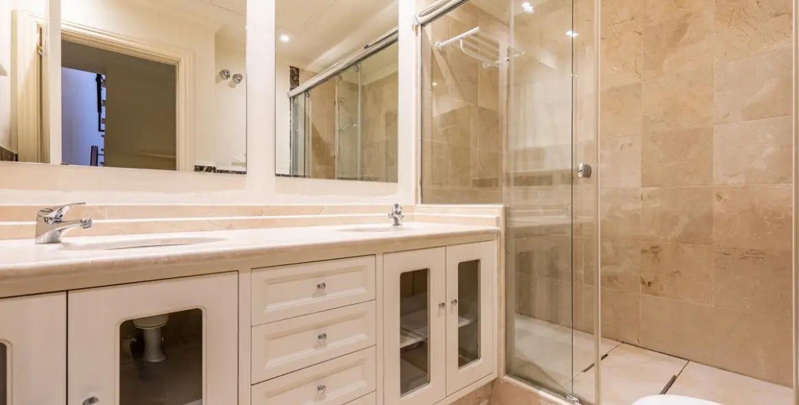 Long-term rent of semi-detached house in The Golden Mile 13