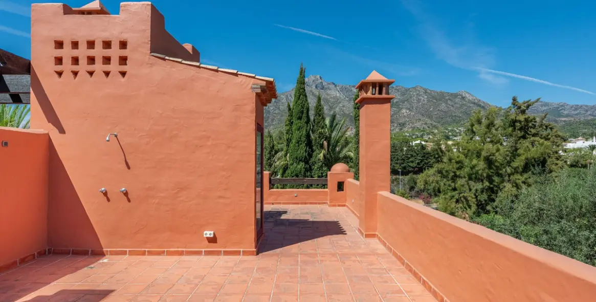 Long-term rent of semi-detached house in The Golden Mile 19