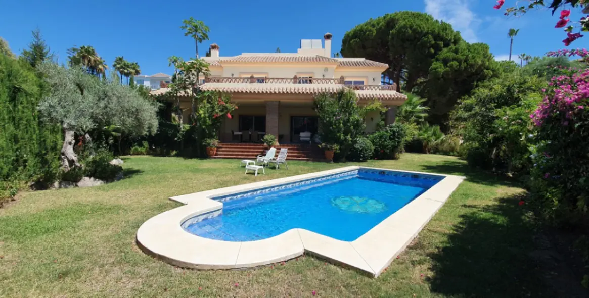 Long-term rent of detached villa in El Rosario 1