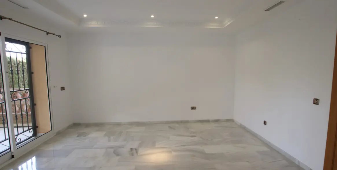 Долгосрочная аренда  отдельно стоящей виллы в El Rosario 13