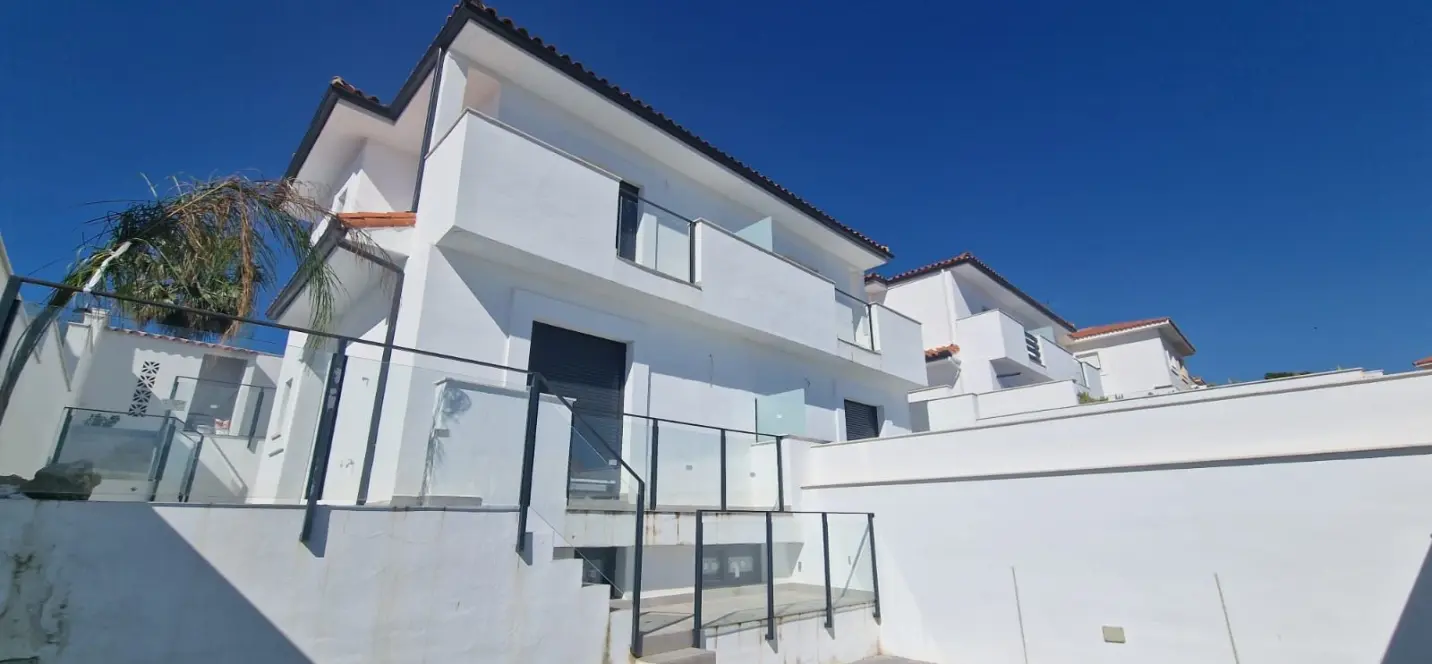 Sale of semi-detached house in Manilva 0
