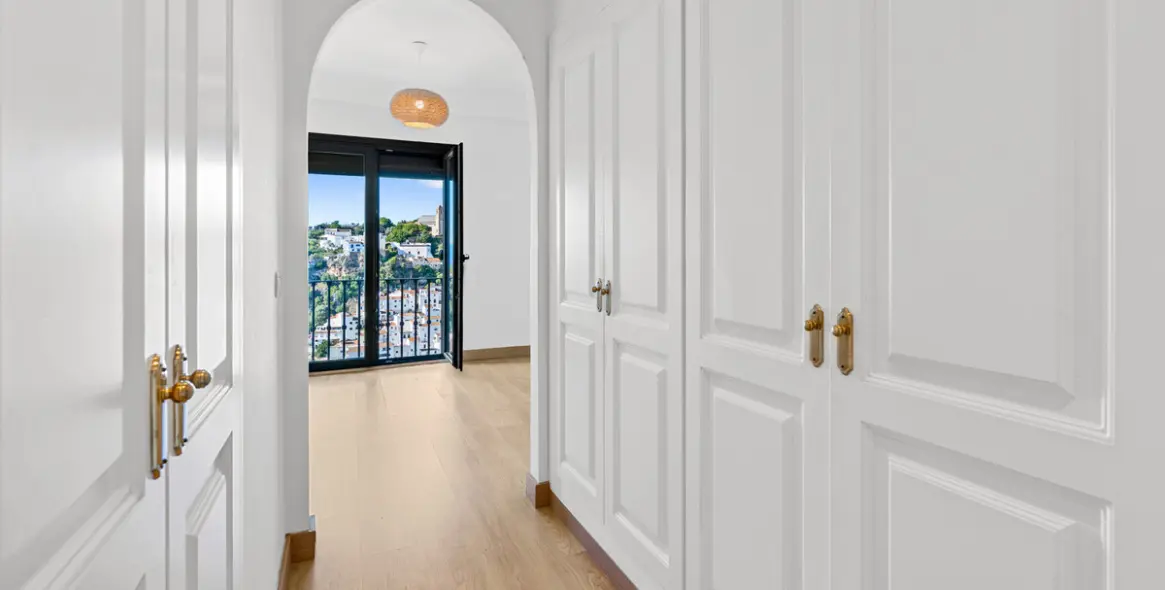 Sale of townhouse in Casares 9